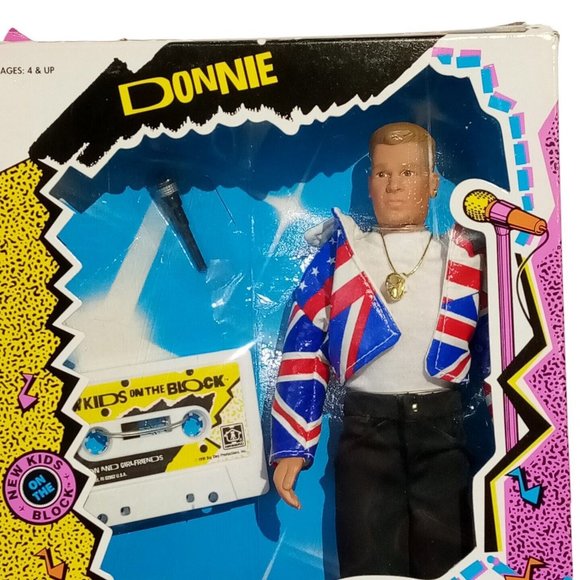 New Kids on the Block In Concert - Donnie Doll & Cassette Vintage 1990 In Box - Picture 2 of 12